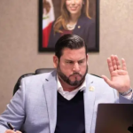 Privan de la libertad a exagente de la FGE de Sinaloa; viajaba con su hija de 7 años