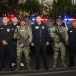 Asesinan a dos policías municipales e incendian tienda de conveniencia en Puebla