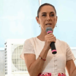 Motociclista se estrella contra ‘party bus’ en Paseo de la Reforma