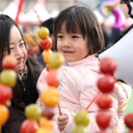 (Multimedia) Enfoque de China: Alegría y empleo: Mercados nocturnos chinos rompen barreras para ofrecer más servicios