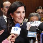 México abre la puerta a un puente aéreo con Cuba tras el envío de ayuda humanitaria